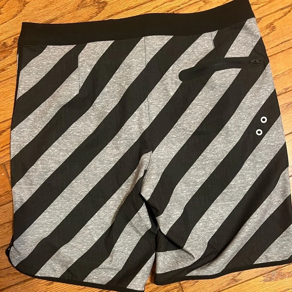 American Eagle Outfitters Black and Gray Men's Swim Board Shorts Sz M